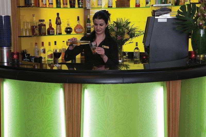 Отель Park Grand Paddington Court