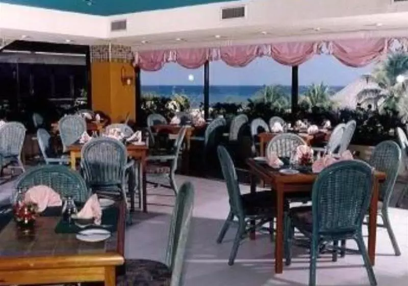 Отель Playa Grande Caribe & Marina