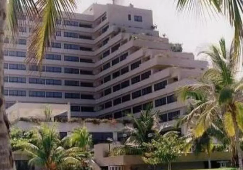 Отель Playa Grande Caribe & Marina