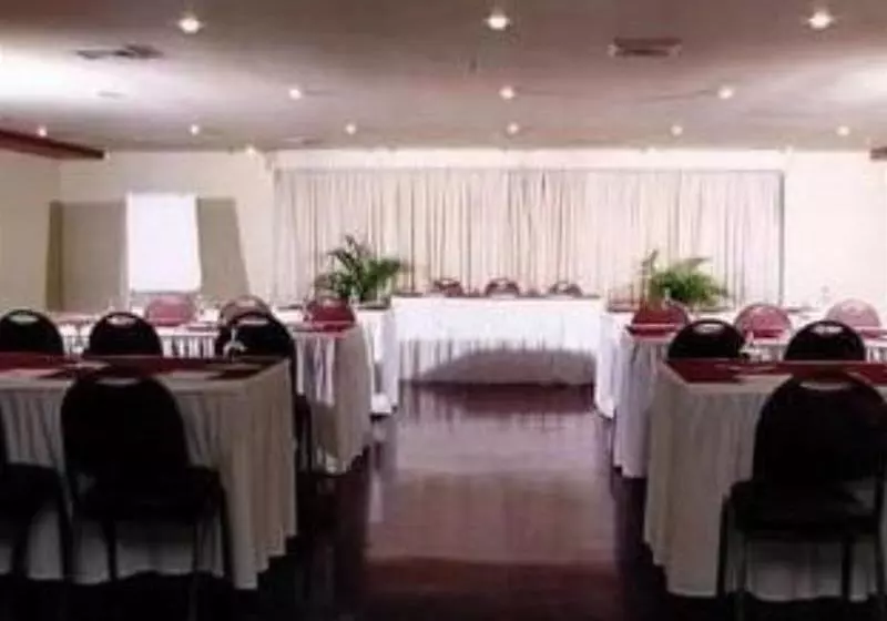 Отель Playa Grande Caribe & Marina