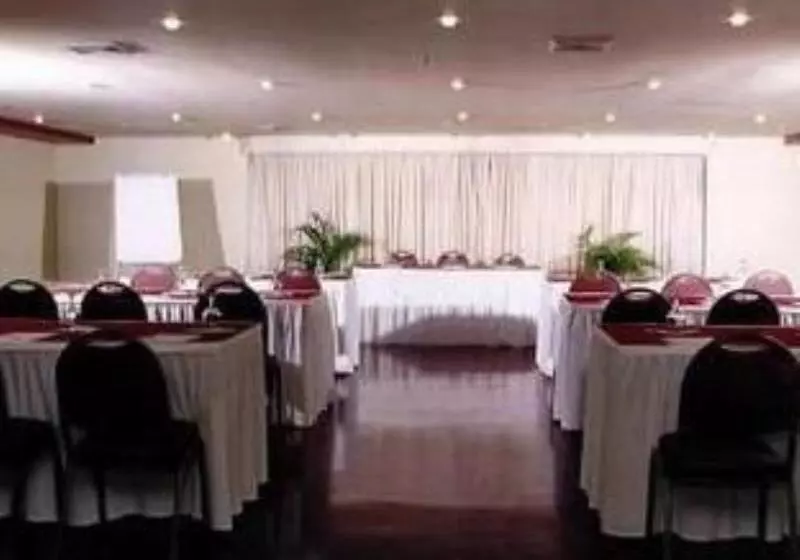 Отель Playa Grande Caribe & Marina