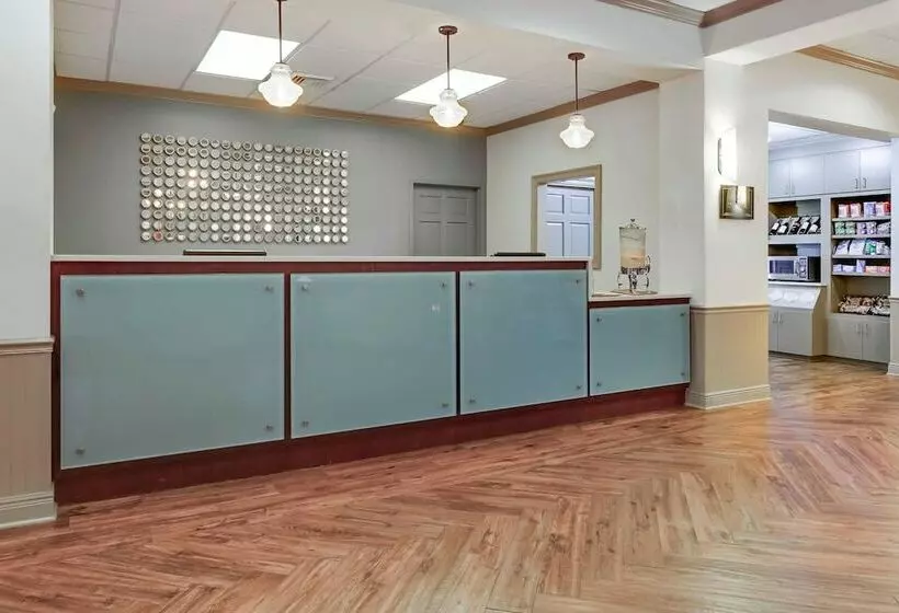 هتل Richmond Inn & Suites Trademark Collection By Wyndham