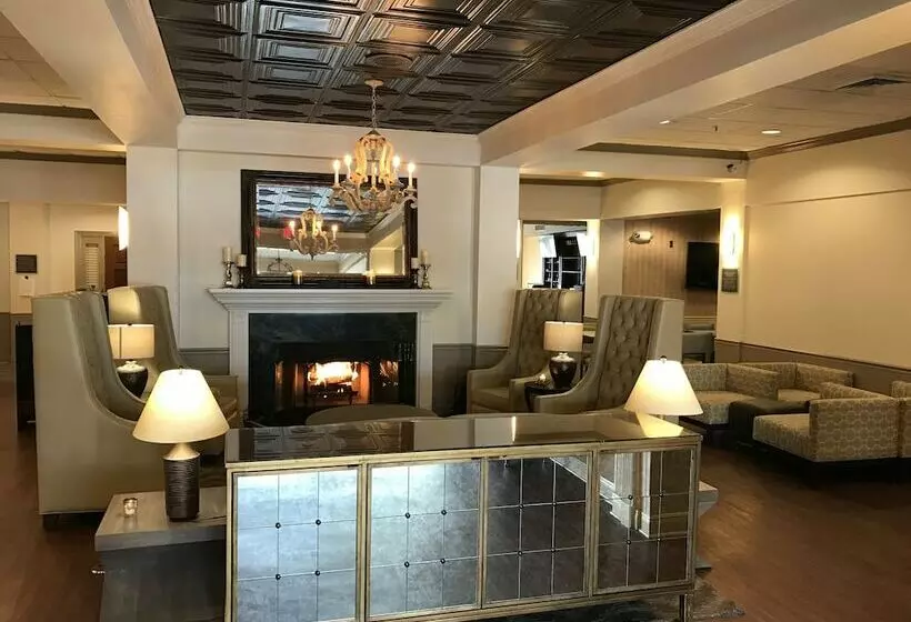 هتل Richmond Inn & Suites Trademark Collection By Wyndham