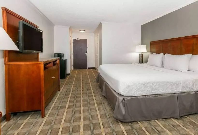 هتل Richmond Inn & Suites Trademark Collection By Wyndham