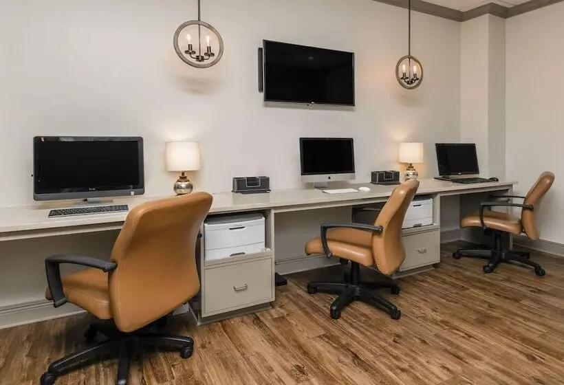 هتل Richmond Inn & Suites Trademark Collection By Wyndham