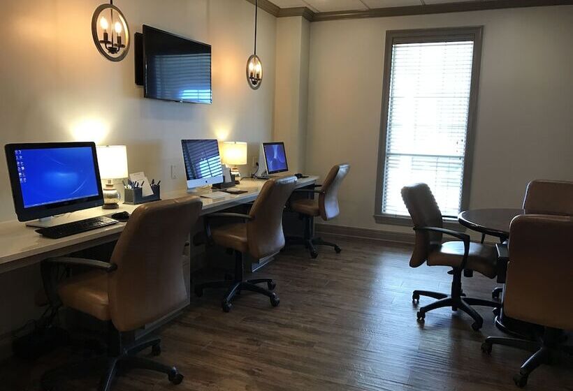 ホテル Richmond Inn & Suites Trademark Collection By Wyndham