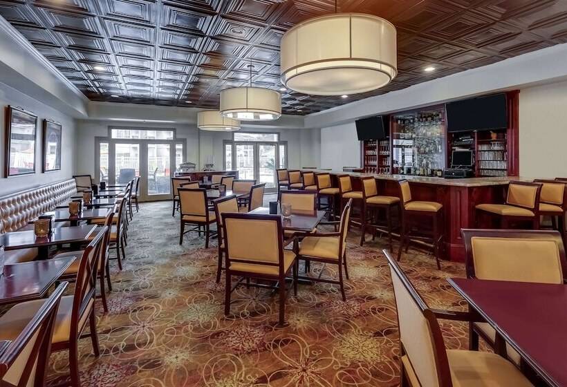 ホテル Richmond Inn & Suites Trademark Collection By Wyndham