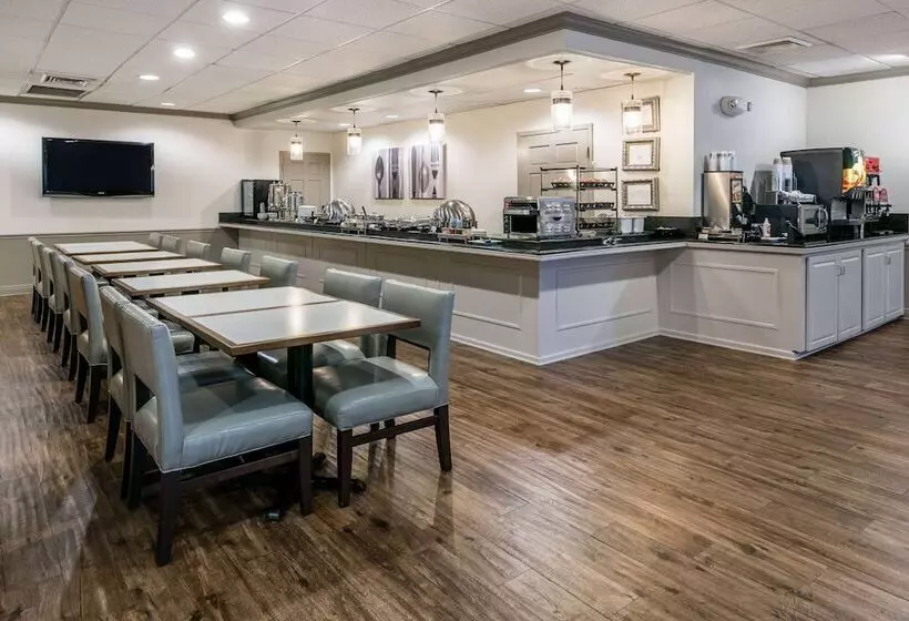 هتل Richmond Inn & Suites Trademark Collection By Wyndham