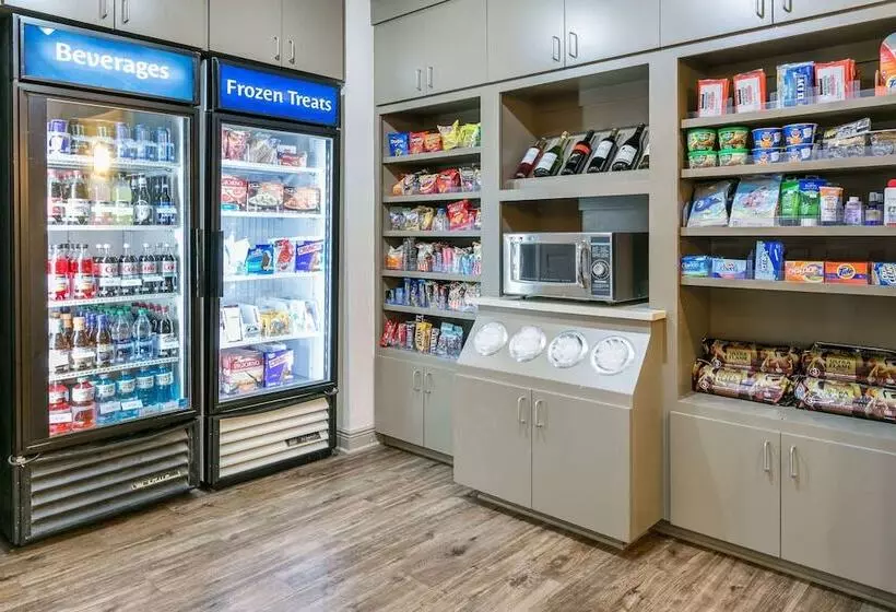 هتل Richmond Inn & Suites Trademark Collection By Wyndham