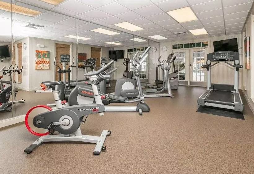 هتل Richmond Inn & Suites Trademark Collection By Wyndham