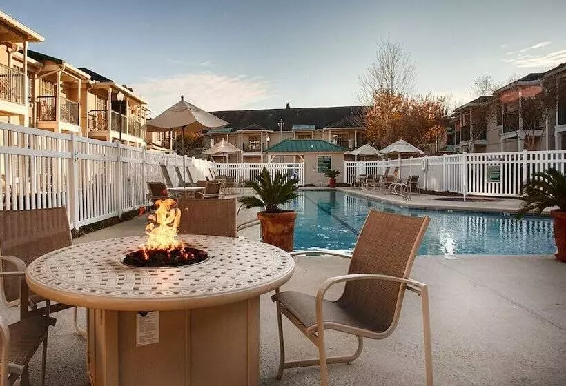 هتل Richmond Inn & Suites Trademark Collection By Wyndham