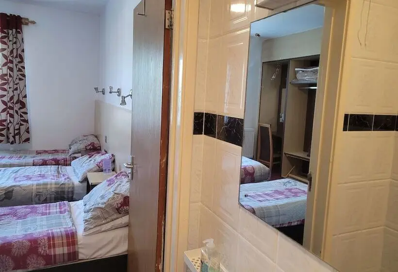 هتل The Gatwick White House