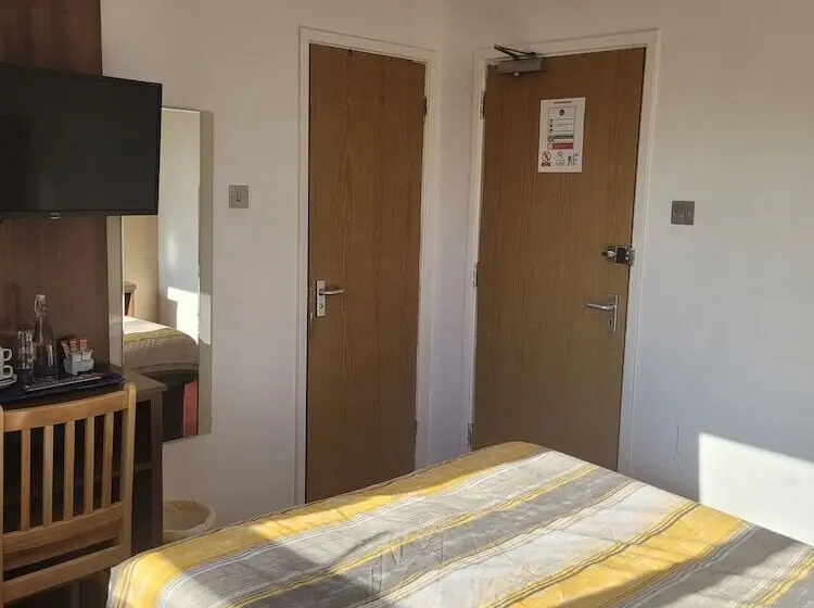 هتل The Gatwick White House