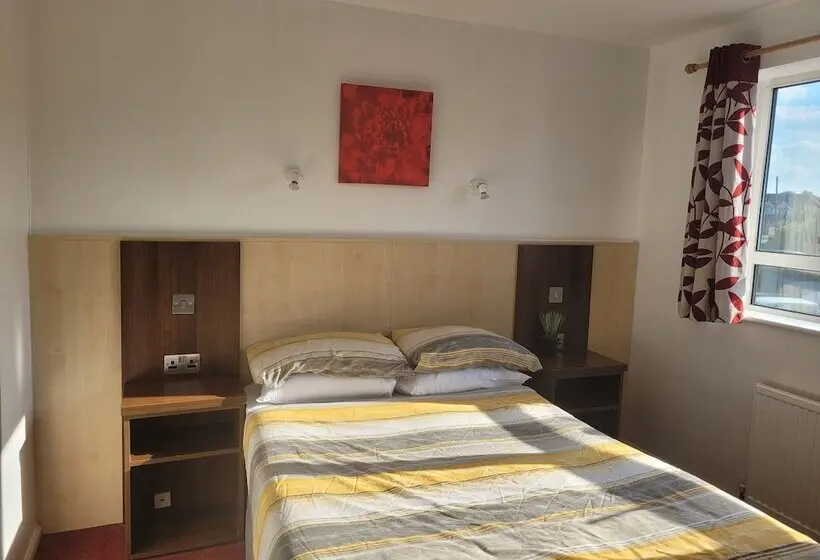 هتل The Gatwick White House