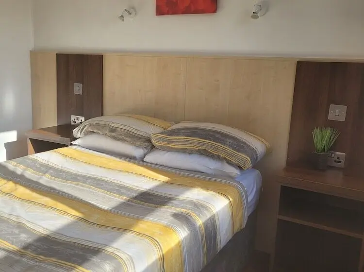 هتل The Gatwick White House