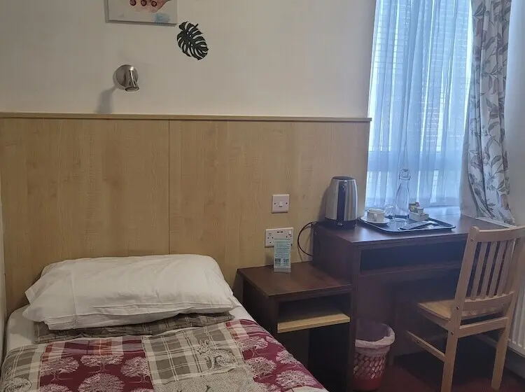 هتل The Gatwick White House