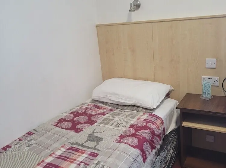 هتل The Gatwick White House