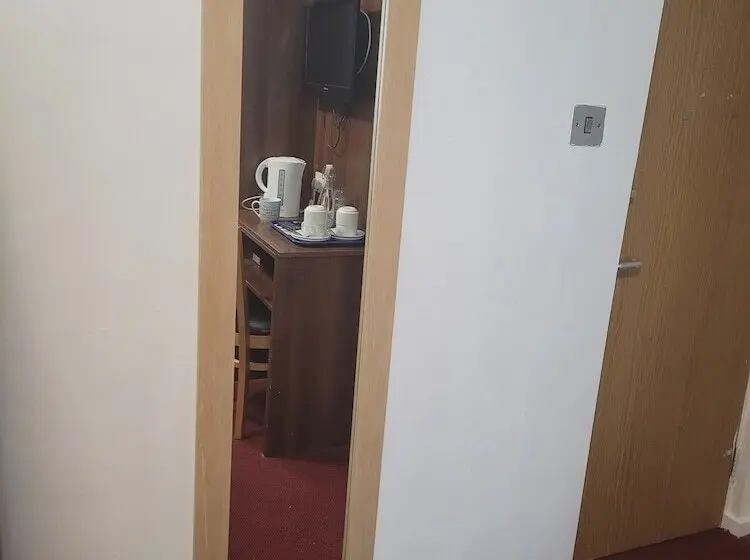 هتل The Gatwick White House