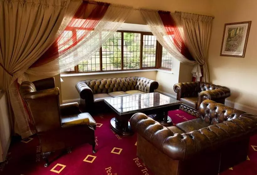 ホテル The Pear Tree Inn & Country