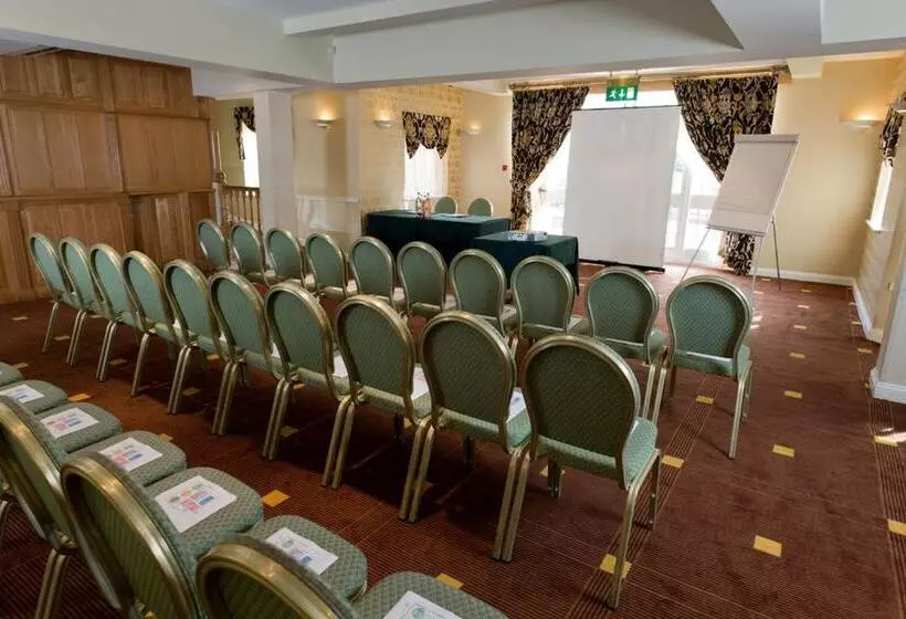 ホテル The Pear Tree Inn & Country