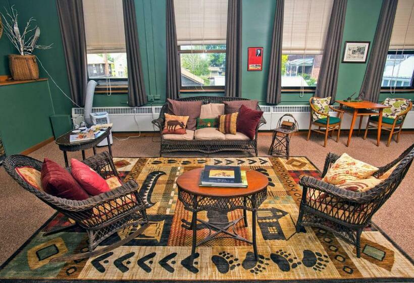 צימר Sherman Inn