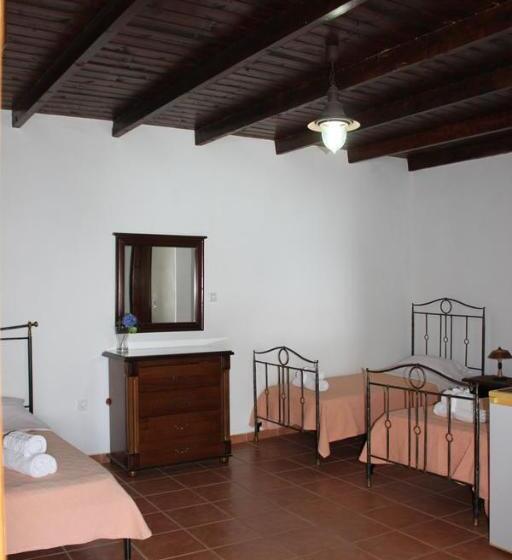 فندق Lalloudes Seaside Accommodation