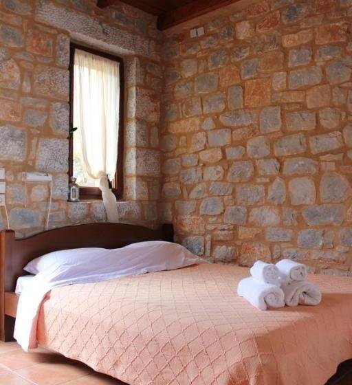 فندق Lalloudes Seaside Accommodation