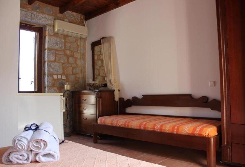 فندق Lalloudes Seaside Accommodation