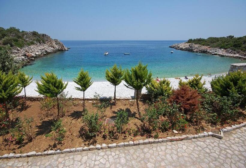 فندق Lalloudes Seaside Accommodation