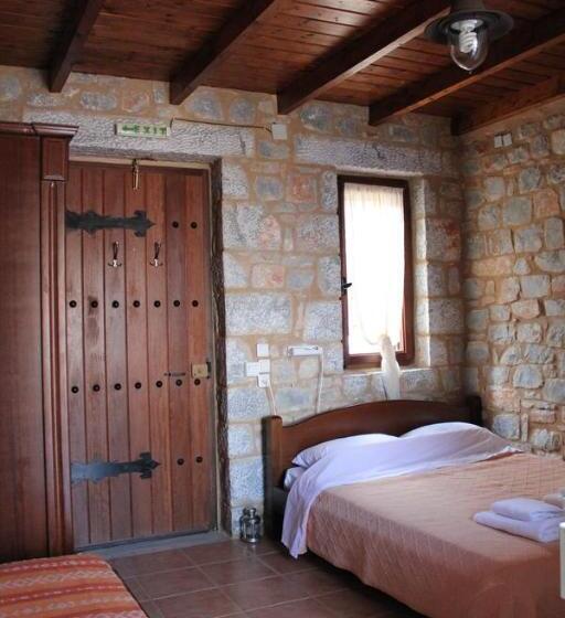 فندق Lalloudes Seaside Accommodation