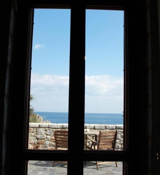 فندق Lalloudes Seaside Accommodation