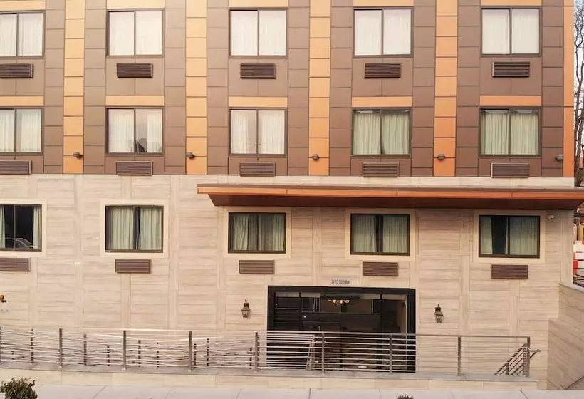 Hotelli Lotus Blu Inn & Suites