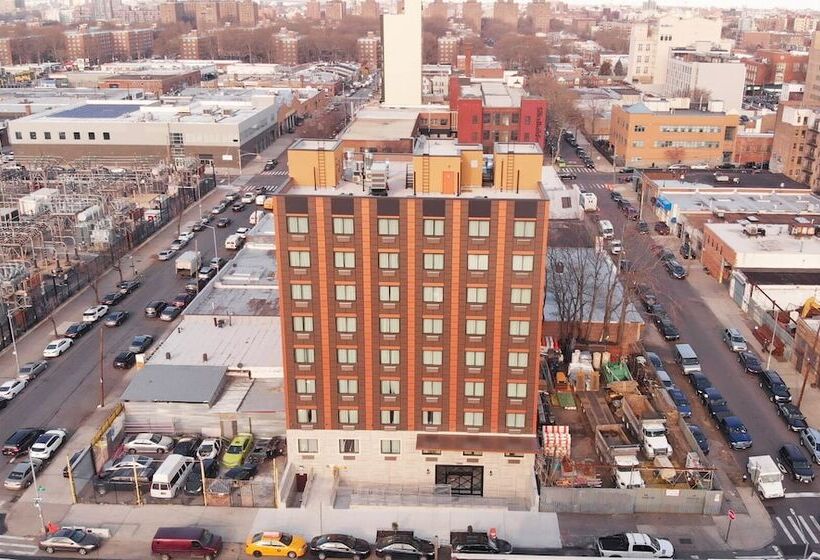 هتل Lotus Blu Inn & Suites