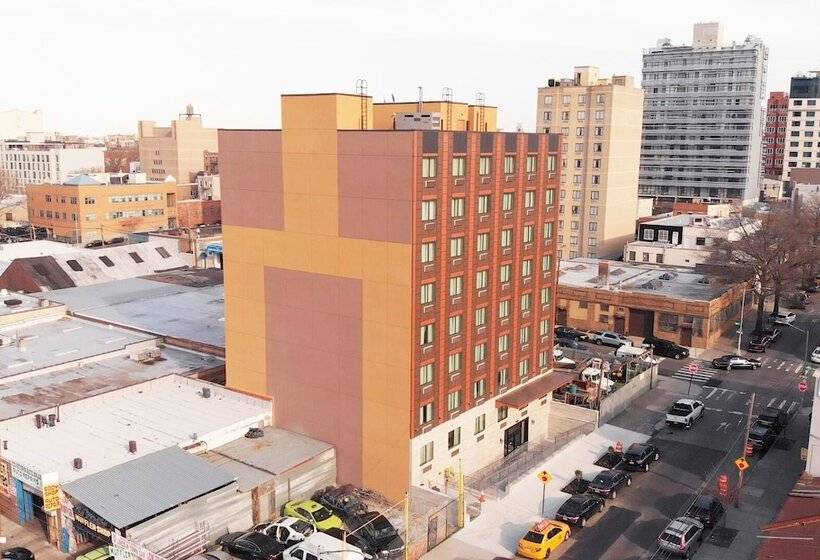 هتل Lotus Blu Inn & Suites