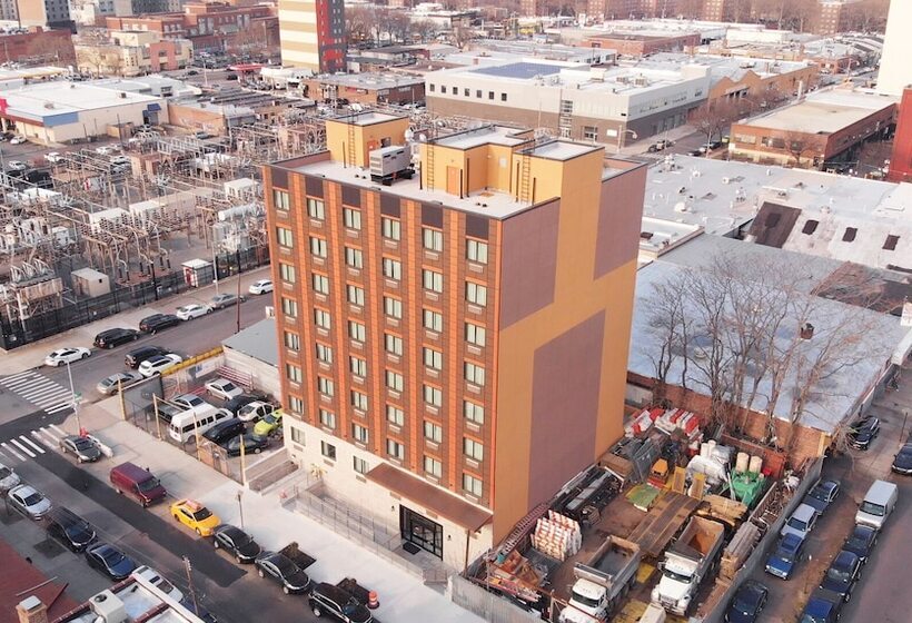 هتل Lotus Blu Inn & Suites