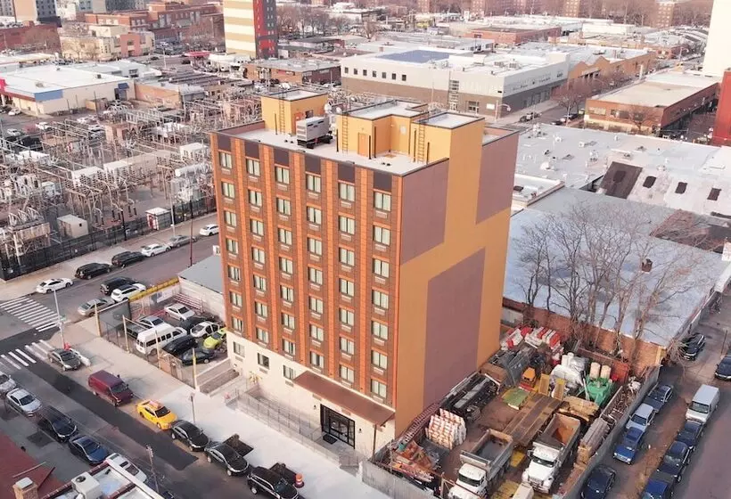 Hotelli Lotus Blu Inn & Suites