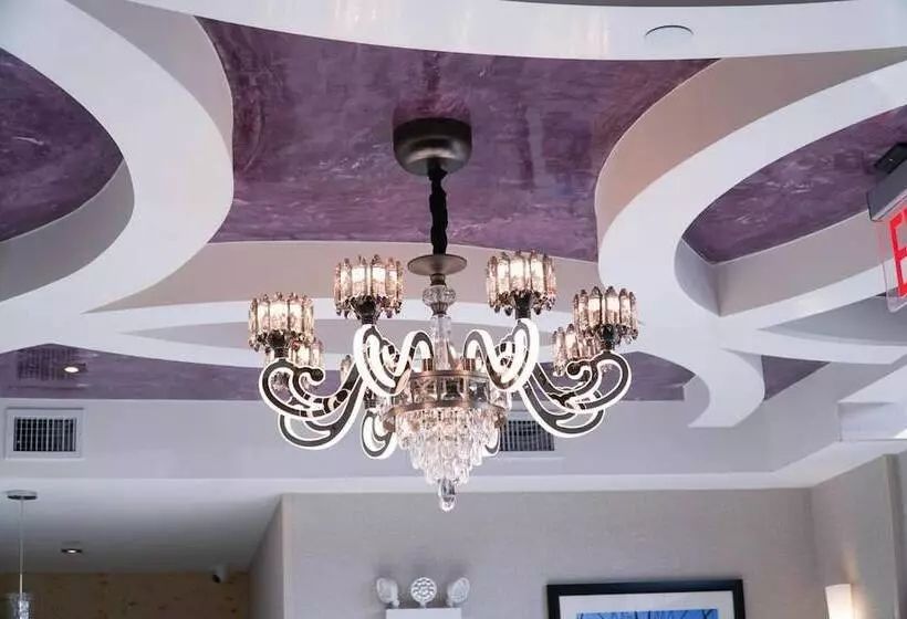 Hotelli Lotus Blu Inn & Suites