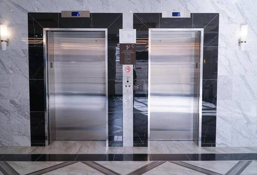 هتل Lotus Blu Inn & Suites