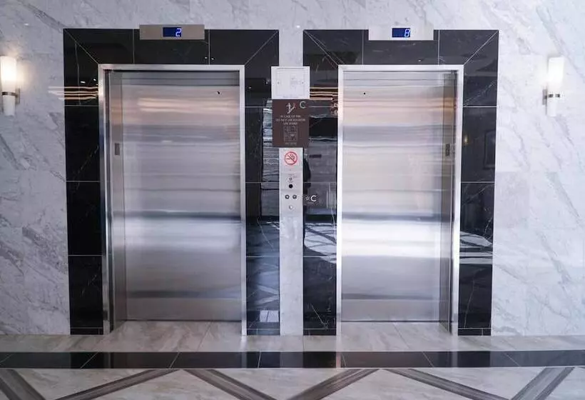 Hotelli Lotus Blu Inn & Suites