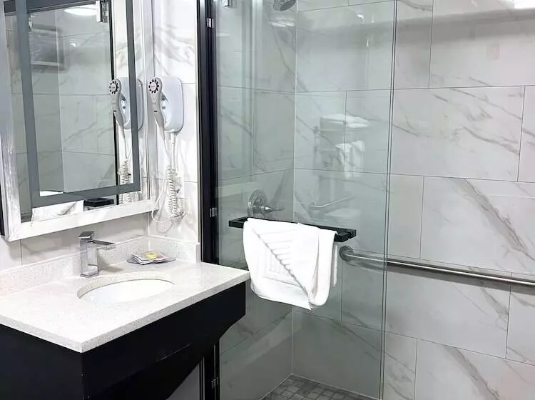 Hotelli Lotus Blu Inn & Suites