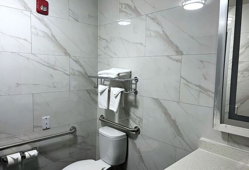 هتل Lotus Blu Inn & Suites