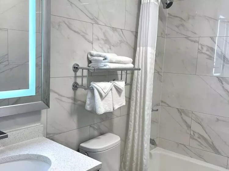 Hotelli Lotus Blu Inn & Suites