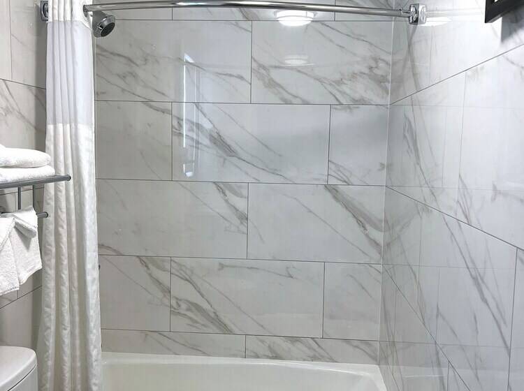 هتل Lotus Blu Inn & Suites