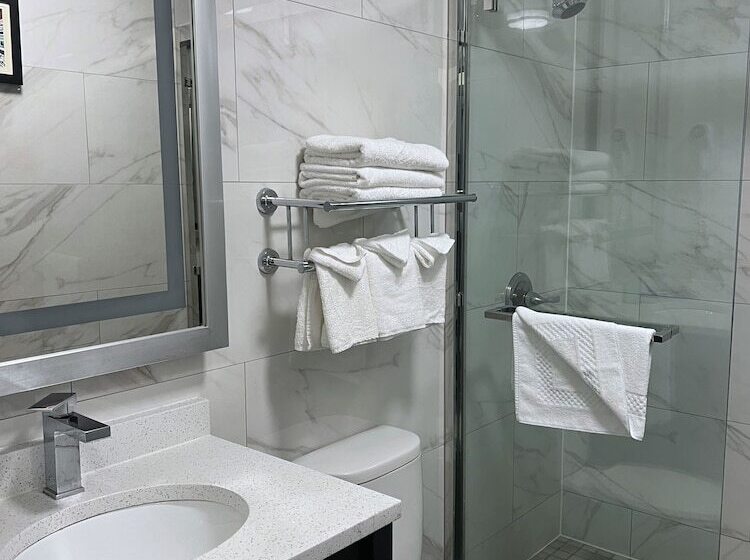 هتل Lotus Blu Inn & Suites