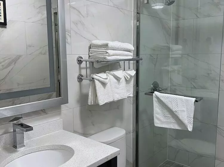 Hotelli Lotus Blu Inn & Suites