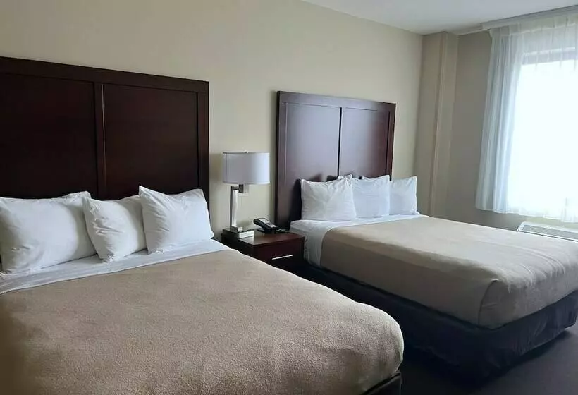 Hotelli Lotus Blu Inn & Suites