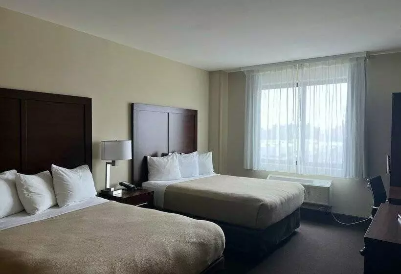 Hotelli Lotus Blu Inn & Suites