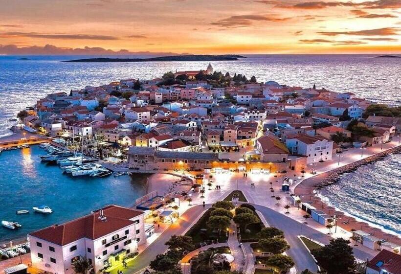 膳宿费 Apartments & Rooms Mikelin