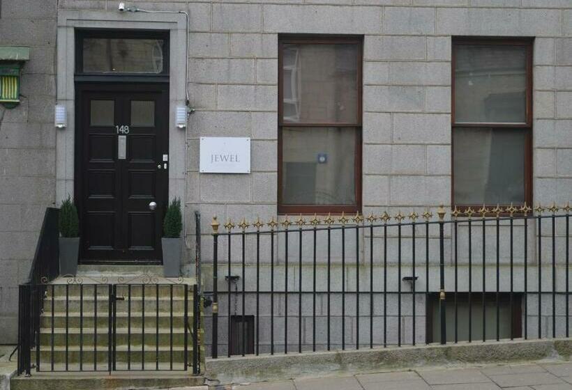 ベッドアンドブレックファースト Jewel Guest House