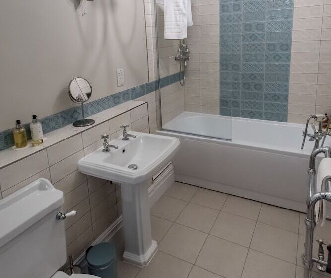 ベッドアンドブレックファースト Mere Brook House